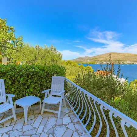 Stunning Home In Okrug Donji With Kitchenette * Donji Okrug (Ciovo)