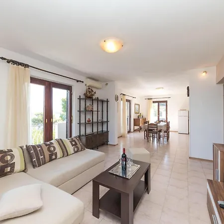 Holiday home Stunning Home In Okrug Donji With Kitchenette Donji Okrug (Ciovo)