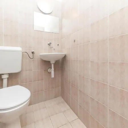Stunning Home In Okrug Donji With Kitchenette Holiday home *