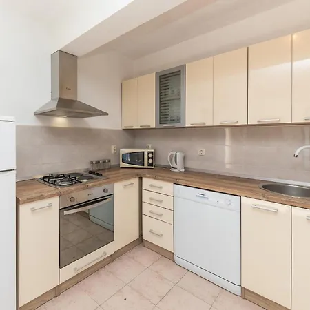 Stunning Home In Okrug Donji With Kitchenette Holiday home *