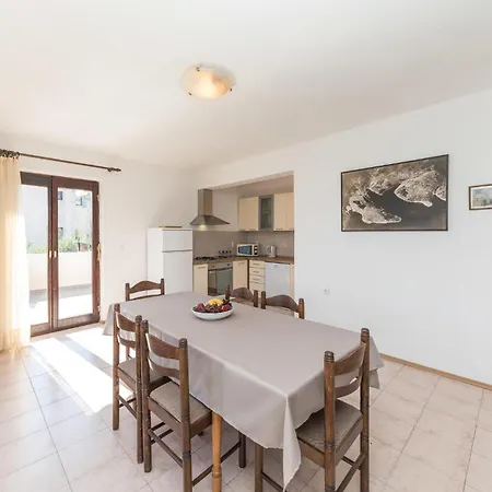 Stunning Home In Okrug Donji With Kitchenette * Donji Okrug (Ciovo)