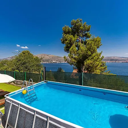 Stunning Home In Okrug Donji With Kitchenette Holiday home Donji Okrug (Ciovo)